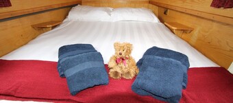 Narrowboat - Sleeps 6 - Columbina