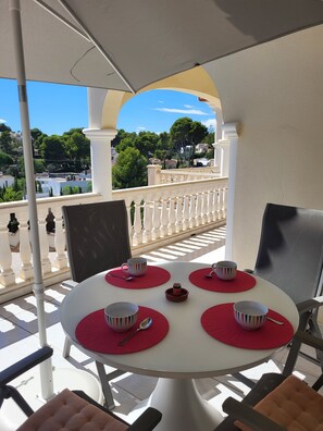 Outdoor dining - Apartment Playa La Fustera Benissa, to enjoy sun, sea and mountains. (Benissa)