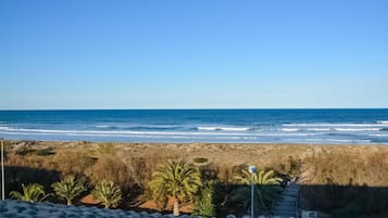 Una spiaggia nelle vicinanze