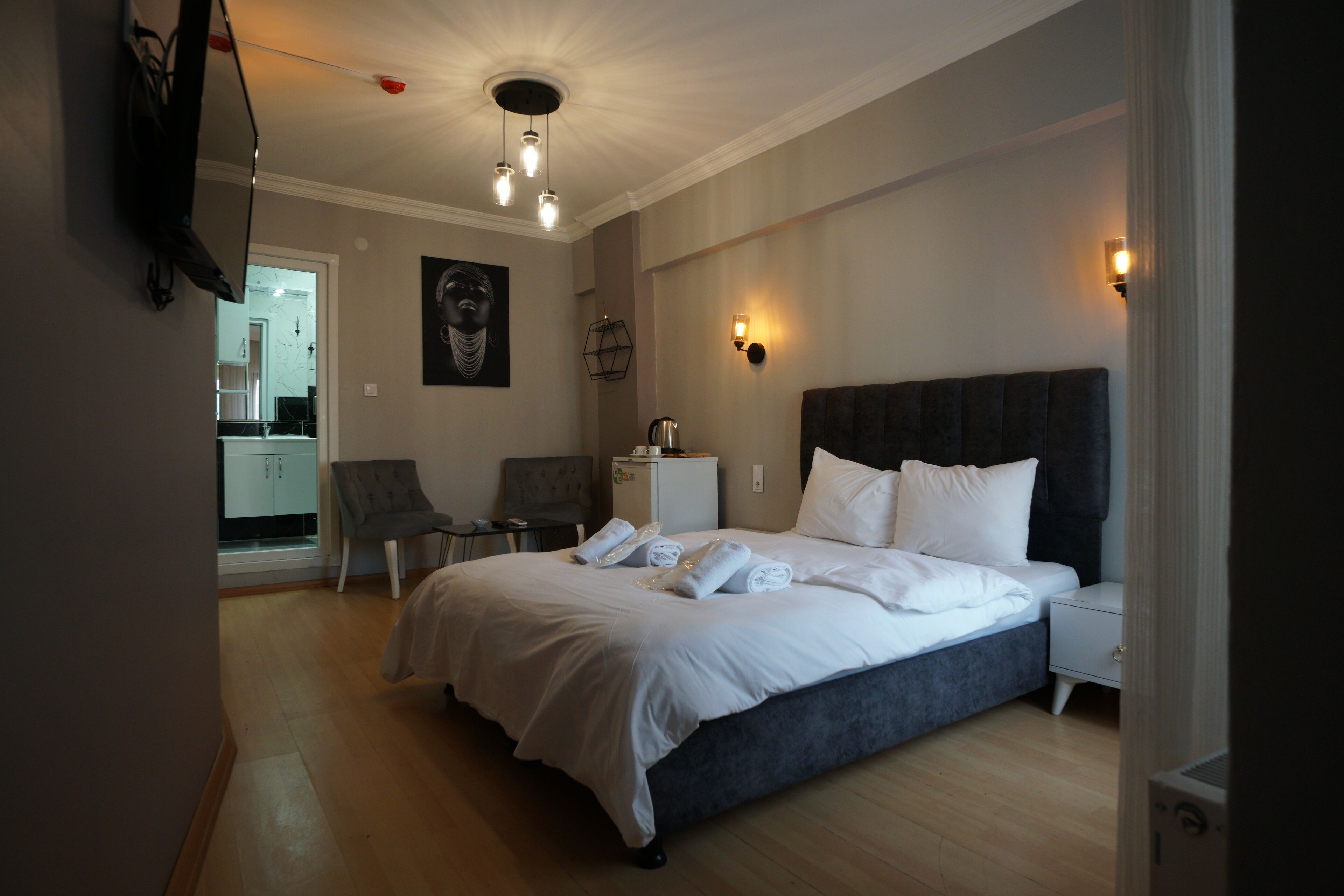 华丽双人房 | 高档床上用品、特色装修、笔记本电脑工作区、隔音