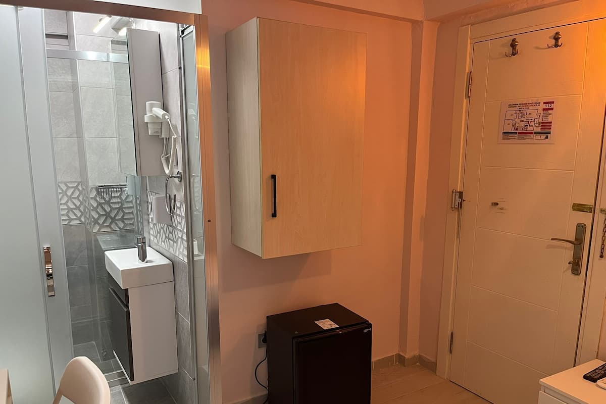 Standard Single Room, 1 Twin Bed | Premium bedding, individually decorated, laptop workspace, soundproofing