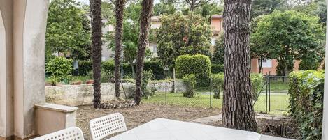 屋外ダイニングエリア