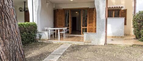 屋外ダイニングエリア