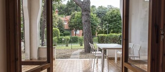 N37-Numana、海から目と鼻の先にある庭付きの3部屋のアパート