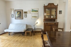 TV - N037 - Numana, three-room apartment with garden a stone's throw from the sea (Numana)