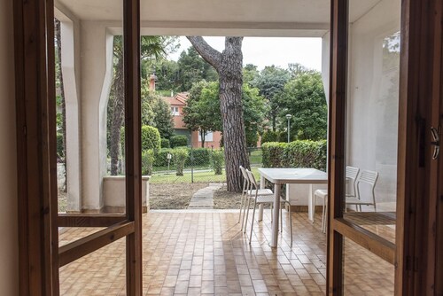 N037 - Numana, three-room apartment with garden a stone's throw from the sea