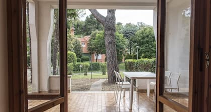 N037 - Numana, three-room apartment with garden a stone's throw from the sea