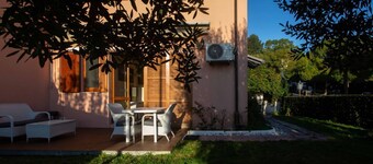 N172 - Numana, wonderful three-room apartment with garden