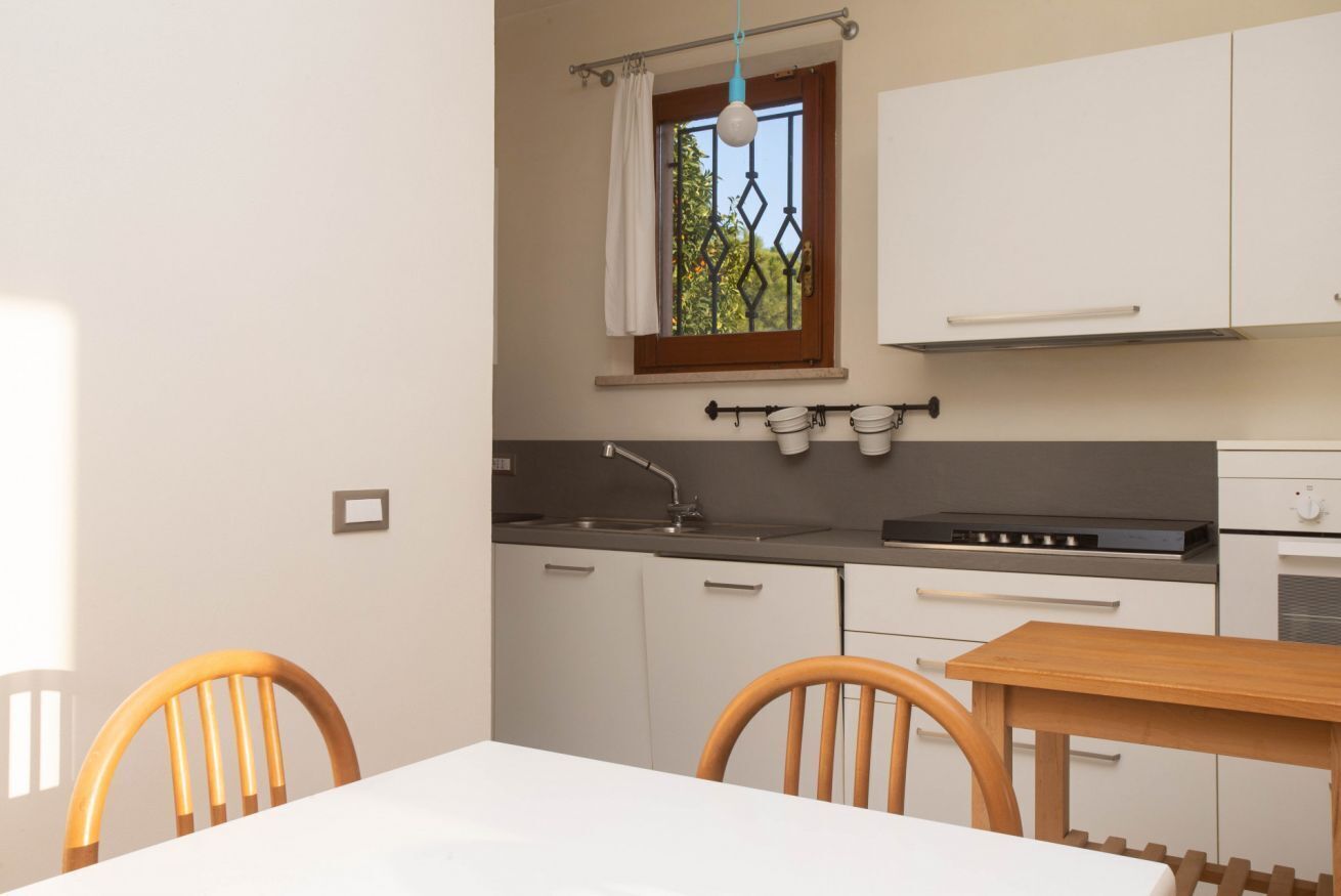 Refrigerador, horno, lavavajillas y comedor 