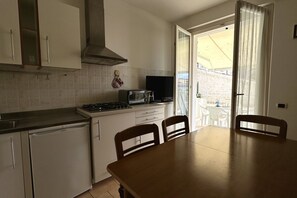 Fridge, dining tables - N219 - Numana, delightful two-room apartment in the center (Numana)