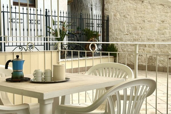 Outdoor dining - N219 - Numana, delightful three-room apartment in the center (Numana)