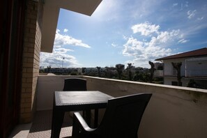 Outdoor dining - M252 - Marcelli, three-room apartment 50 meters from the sea (Marcelli)
