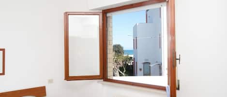 3 عدّة غرف نوم وملاءات أسرّة