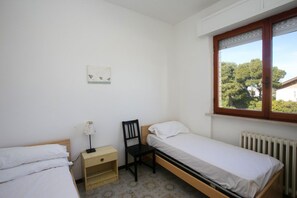 3 bedrooms, bed sheets - M252 - Marcelli, three-room apartment 50 meters from the sea (Marcelli)