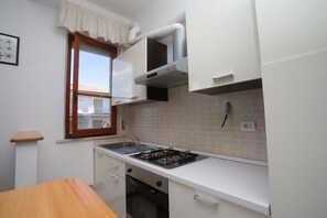 Fridge, oven, dishwasher - M252 - Marcelli, three-room apartment 50 meters from the sea (Marcelli)