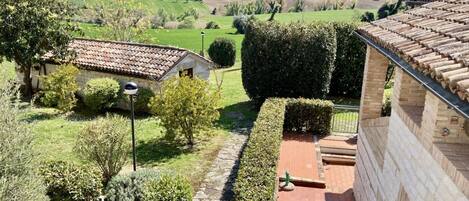 المنطقة المحيطة بالمنشأة