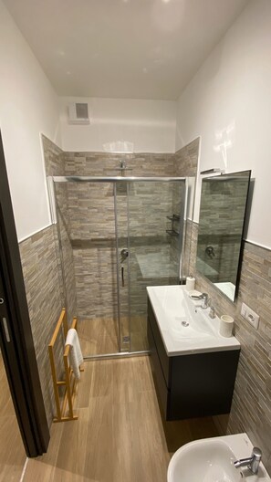Chambre Quadruple Confort | Salle de bain