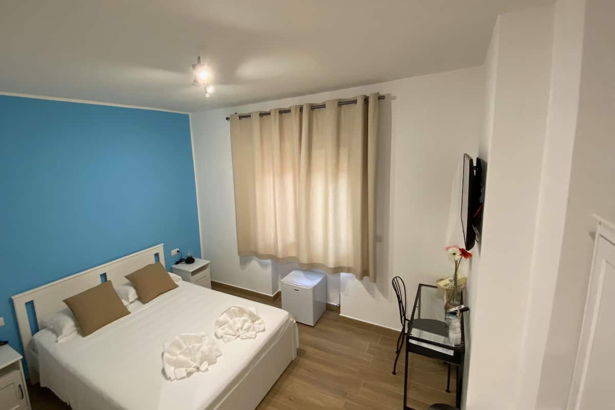 Premium bedding, in-room safe, desk, blackout curtains