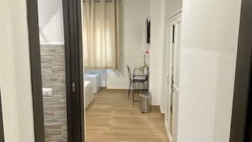 Comfort-Doppelzimmer | Hochwertige Bettwaren, Zimmersafe, Schreibtisch, Verdunkelungsvorhänge