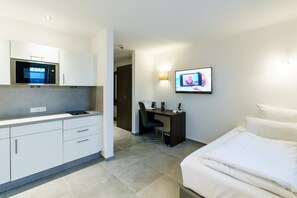 Bureau, espace de travail pour ordinateur portable