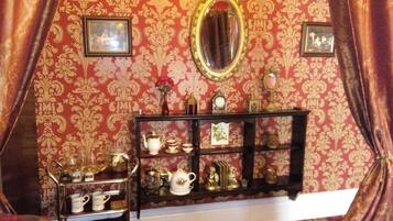 Romantic Double Room, 1 Bedroom | Individually decorated, individually furnished, iron/ironing board