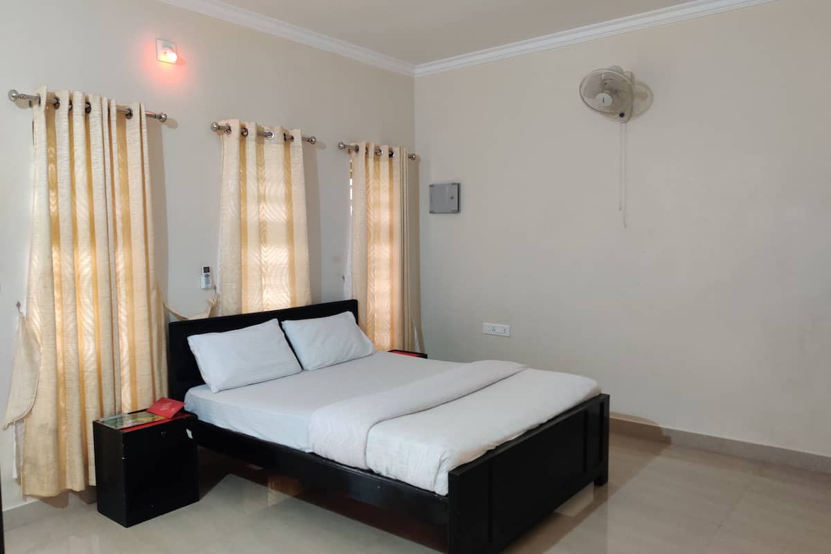 Deluxe Twin Room | Individually decorated, individually furnished, desk, laptop workspace