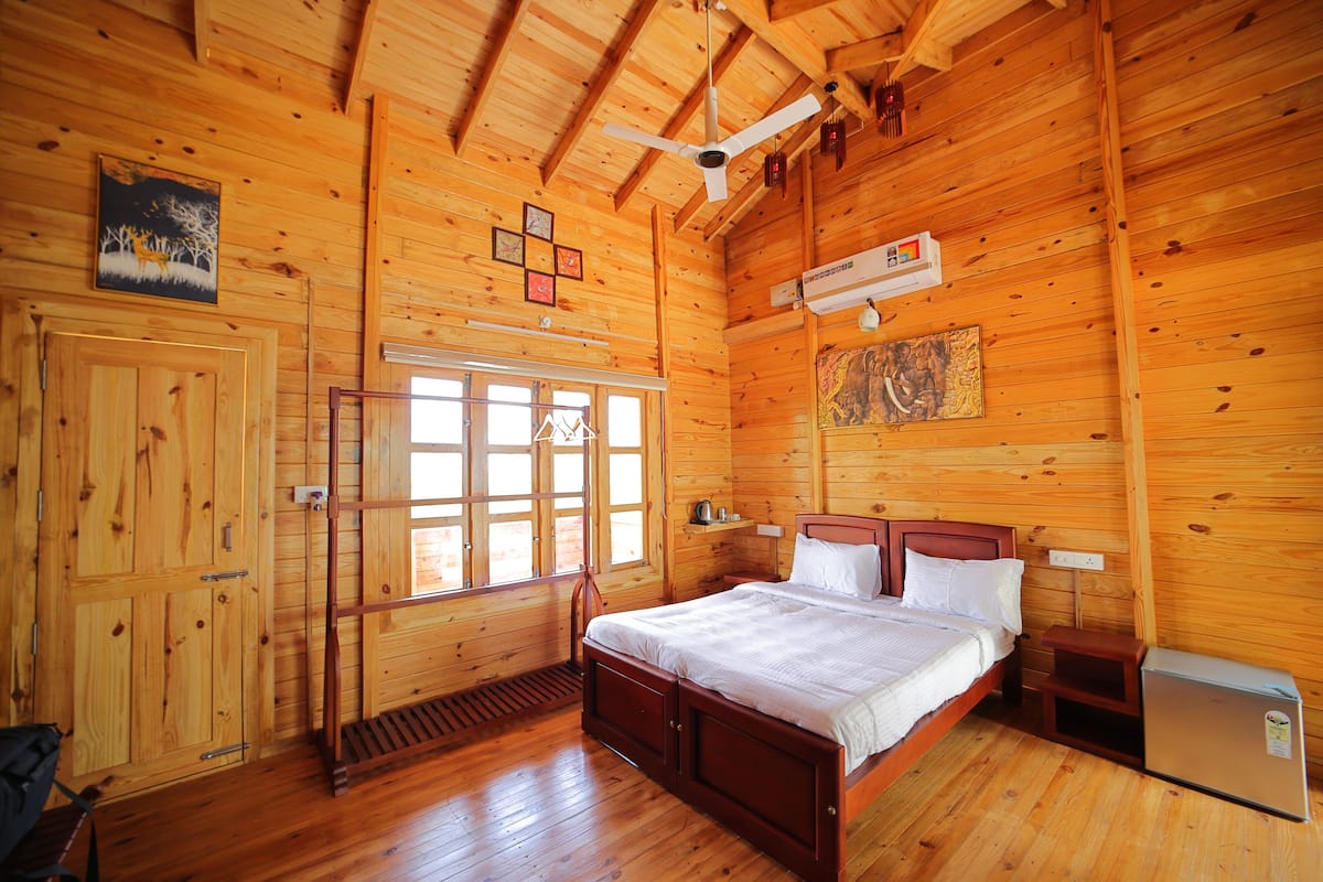 Luxury Double Room | Individually decorated, individually furnished, desk, laptop workspace