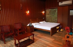 獨特裝潢、布置獨特、書桌、筆電工作空間