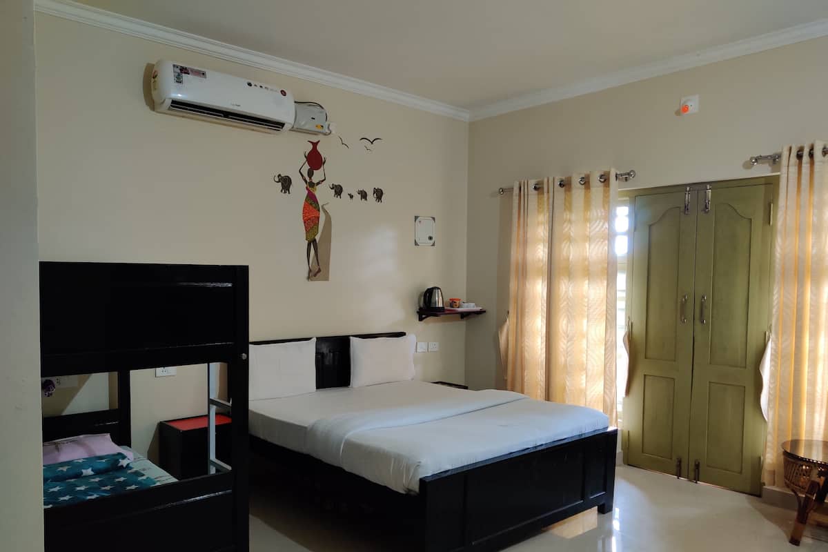 Superior Room | Individually decorated, individually furnished, desk, laptop workspace