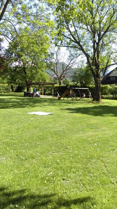 Apartment Rooming Green w. large, private terrace near the lake
