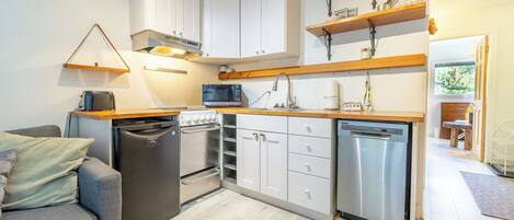 Kühlschrank, Ofen, Herdplatte, Geschirrspüler