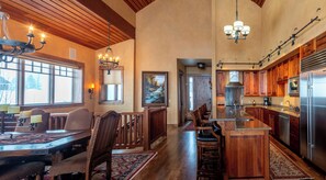 Dining - Spectacular Luxury home with expansive Teton Mountain views (Tetonia)