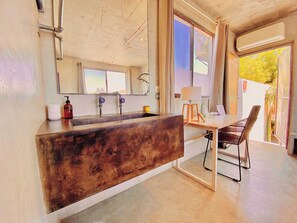 Interior - Hotel Perro Surfero (Todos Santos)