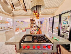 Fridge, microwave, stovetop, coffee/tea maker - Hotel Perro Surfero (Todos Santos)