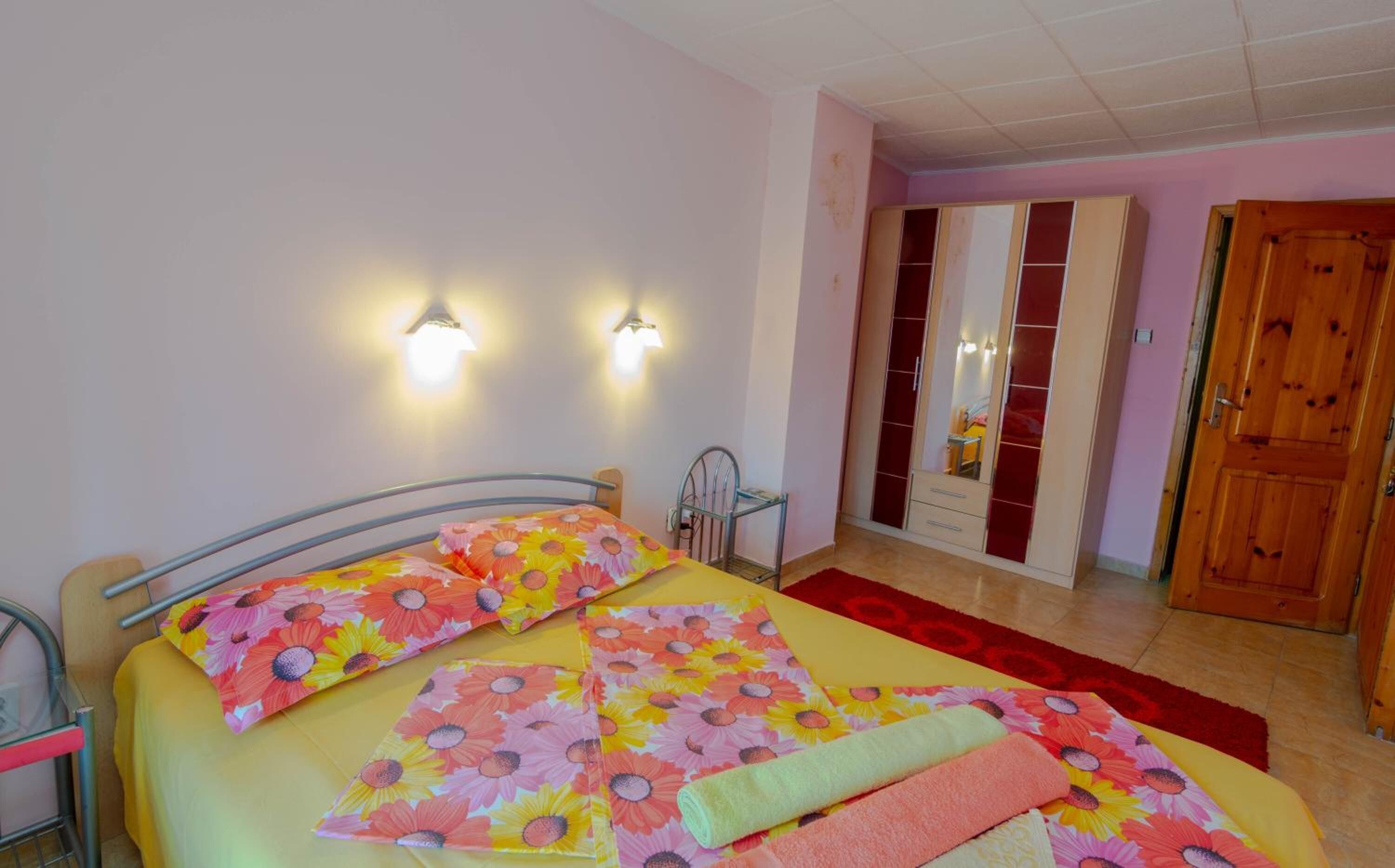 Wifi gratis y ropa de cama 