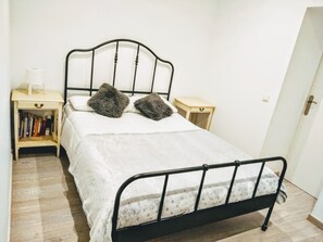 2 slaapkamers, een strijkplank/strijkijzer, wifi, beddengoed