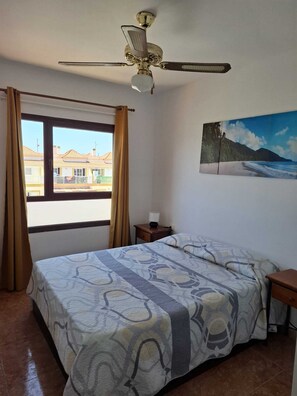 1 slaapkamer, een strijkplank/strijkijzer, gratis wifi, beddengoed