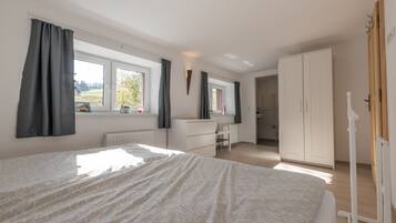 2 間睡房、房內夾萬、可攜式嬰兒床、免費 Wi-Fi