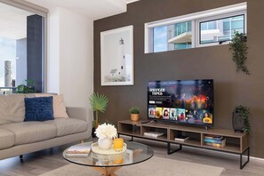 Televisio, Netflix, suoratoistopalvelut, työhuone