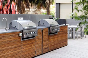 Outdoor dining - Incredible Views|Huge Family Unit|High Floor|Pool (Brisbane City)