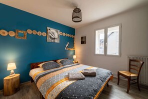 2 chambres, fer et planche à repasser, Wi-Fi, draps fournis