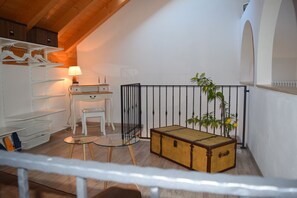 1 slaapkamer, een kluis op de kamer, een strijkplank/strijkijzer