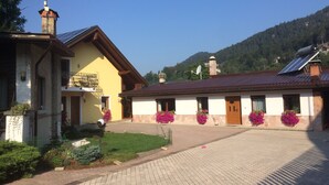 A building with a stone facade, a wooden door, and a balcony. - Cadorna Residence in Sonia (Tarvisio)