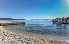 Una playa cerca