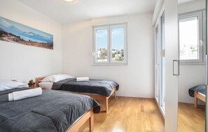 2 bedrooms, free WiFi, bed sheets - Stunning apartment in Podstrana (Podstrana)