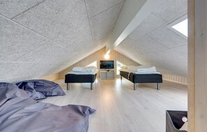 9 bedrooms, travel cot, free WiFi