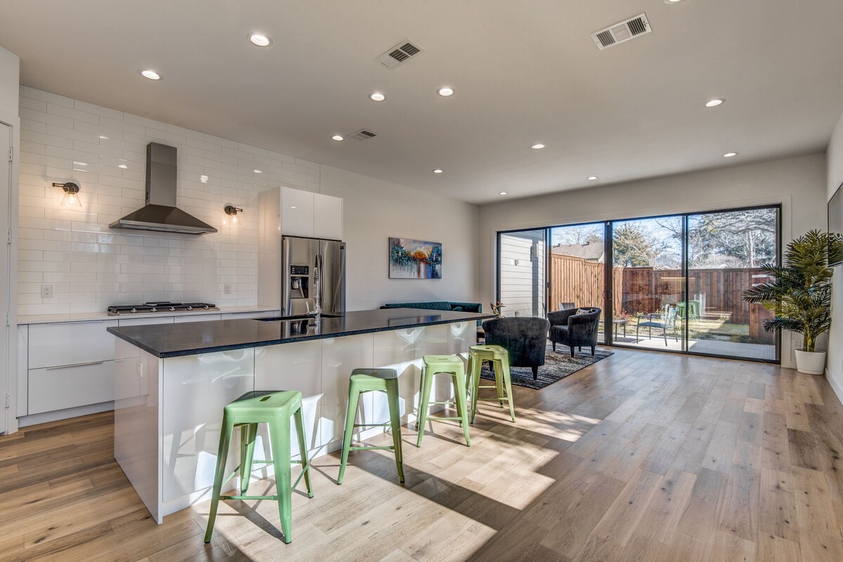 Captivate! By Downtown, Uptown, AA Center, Medical District, Market Center