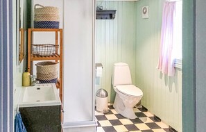 Shower - 2 bedroom amazing home in Farsund (Farsund)