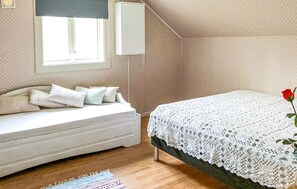 2 bedrooms, travel cot, free WiFi, bed sheets - 2 bedroom amazing home in Farsund (Farsund)