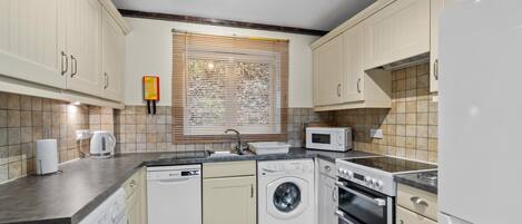 Réfrigérateur, micro-ondes, four, lave-vaisselle